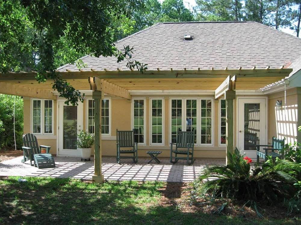 Screened porch by Burson Construction, a remodeling contractor in Bluffton SC
